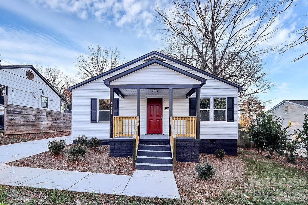 1521 Effingham Road, Charlotte, NC 28208