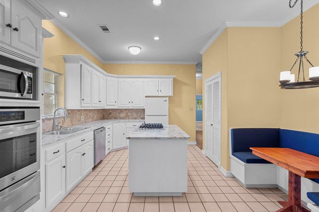 616 Westwood Circle, La Marque, TX 77568