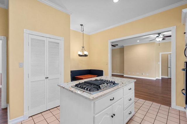 616 Westwood Circle, La Marque, TX 77568