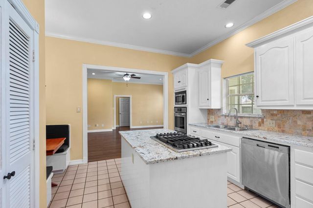 616 Westwood Circle, La Marque, TX 77568