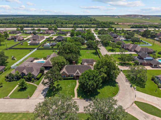 616 Westwood Circle, La Marque, TX 77568