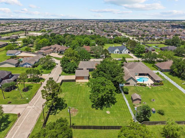 616 Westwood Circle, La Marque, TX 77568