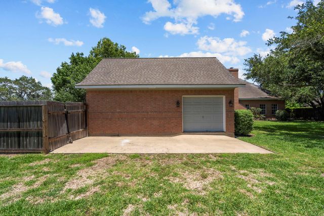 616 Westwood Circle, La Marque, TX 77568