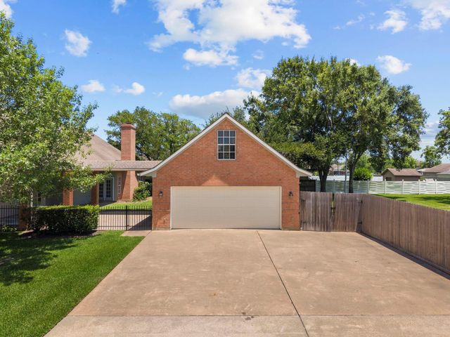 616 Westwood Circle, La Marque, TX 77568