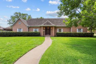 616 Westwood Circle, La Marque, TX 77568