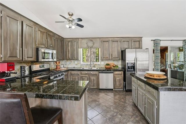 407 Hobo Lane, Woodstock, GA 30189