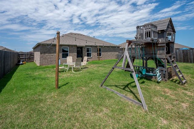 512 SE 5th Street, Newcastle, OK 73065