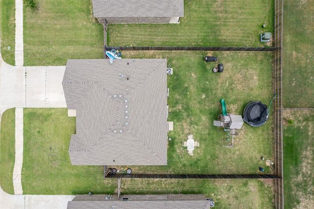 512 SE 5th Street, Newcastle, OK 73065