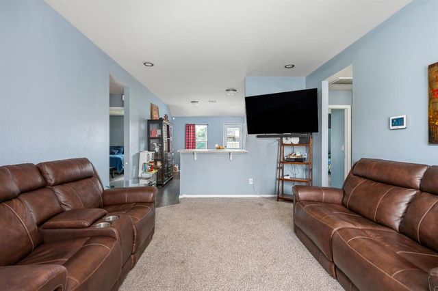 512 SE 5th Street, Newcastle, OK 73065