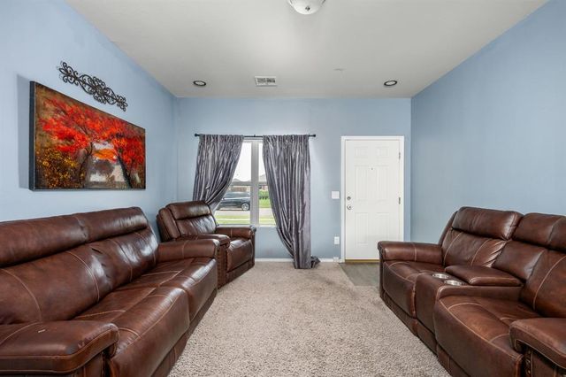 512 SE 5th Street, Newcastle, OK 73065
