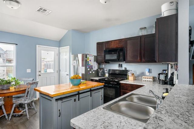 512 SE 5th Street, Newcastle, OK 73065