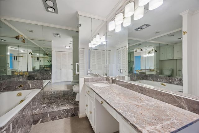 2200 Willowick Road 11B, Houston, TX 77027