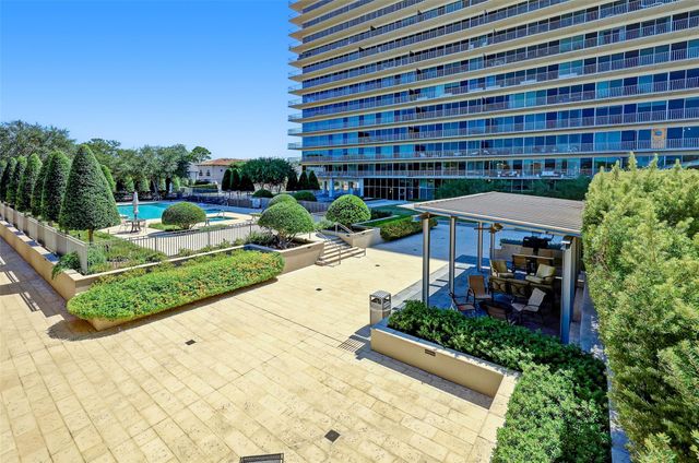2200 Willowick Road 11B, Houston, TX 77027