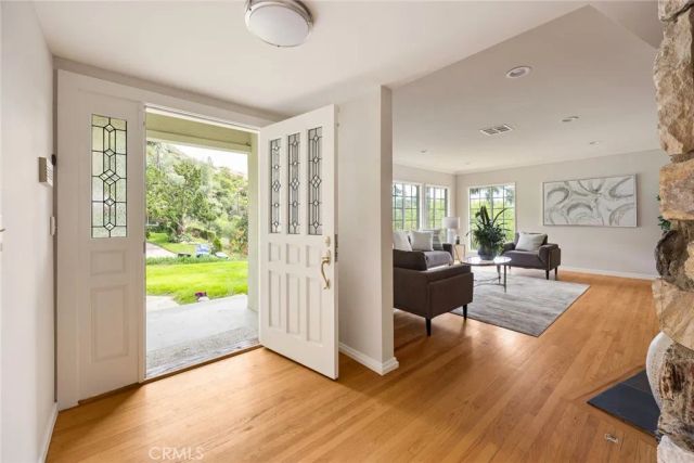 5213 Crown Avenue, La Canada Flintridge, CA 91011