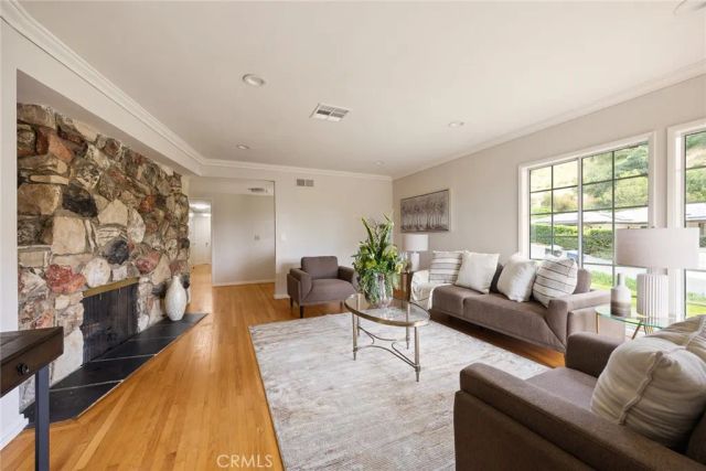 5213 Crown Avenue, La Canada Flintridge, CA 91011