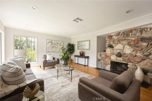 5213 Crown Avenue, La Canada Flintridge, CA 91011