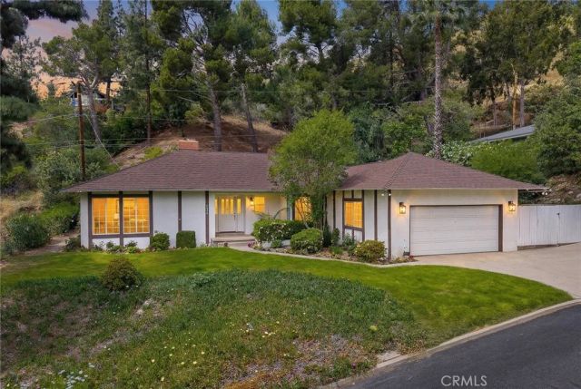 5213 Crown Avenue, La Canada Flintridge, CA 91011