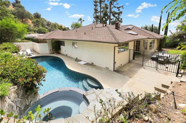 5213 Crown Avenue, La Canada Flintridge, CA 91011