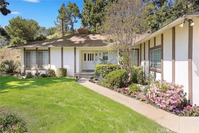 5213 Crown Avenue, La Canada Flintridge, CA 91011