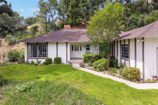 5213 Crown Avenue, La Canada Flintridge, CA 91011