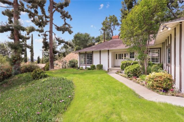 5213 Crown Avenue, La Canada Flintridge, CA 91011