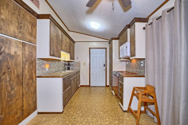 90 W Easy Street, Burkeville, TX 75932