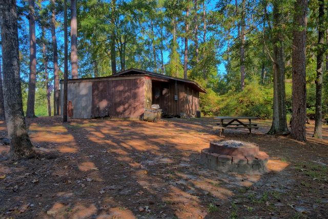 90 W Easy Street, Burkeville, TX 75932