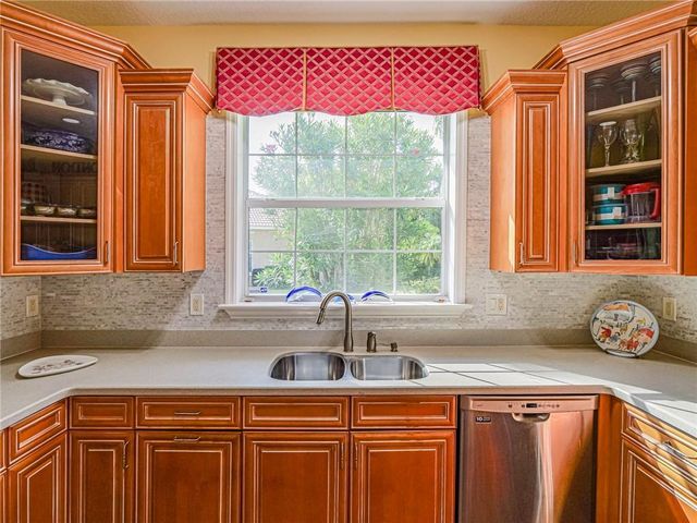 5873 Pine Ridge Circle, Vero Beach, FL 32967