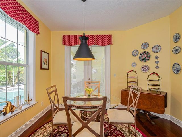 5873 Pine Ridge Circle, Vero Beach, FL 32967