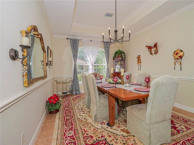 5873 Pine Ridge Circle, Vero Beach, FL 32967