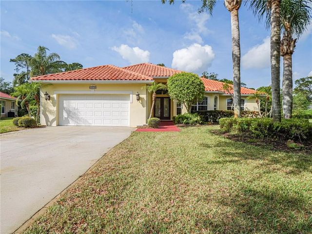 5873 Pine Ridge Circle, Vero Beach, FL 32967