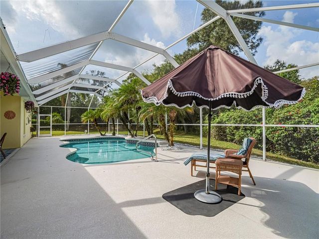 5873 Pine Ridge Circle, Vero Beach, FL 32967