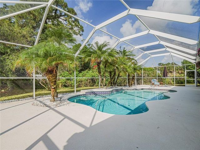 5873 Pine Ridge Circle, Vero Beach, FL 32967