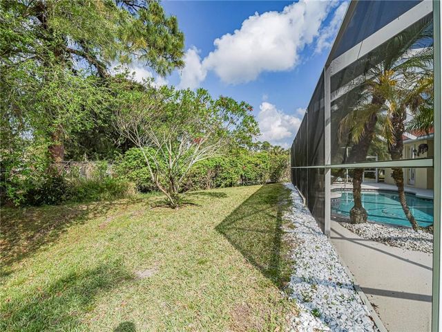 5873 Pine Ridge Circle, Vero Beach, FL 32967