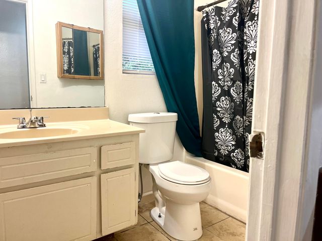 1441 E Sunnyview Avenue, Visalia, CA 93292