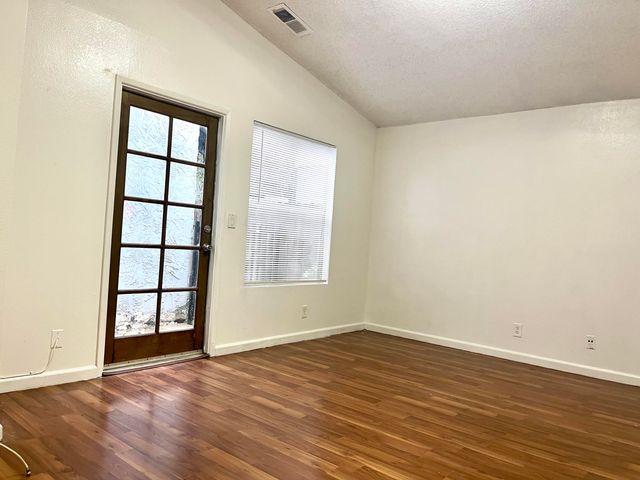 1441 E Sunnyview Avenue, Visalia, CA 93292