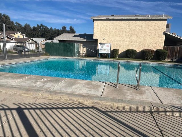 1441 E Sunnyview Avenue, Visalia, CA 93292