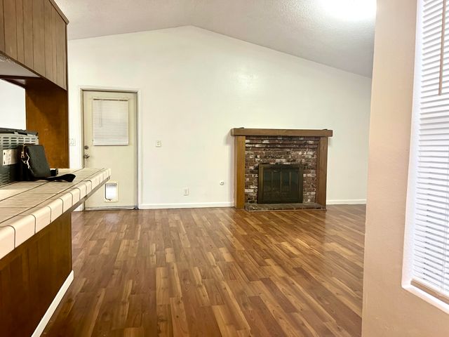 1441 E Sunnyview Avenue, Visalia, CA 93292