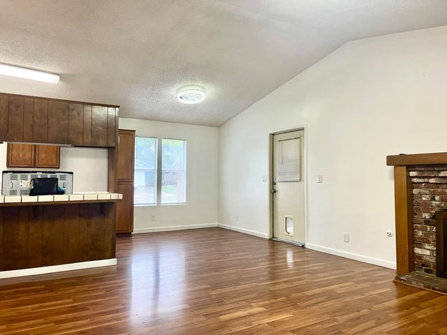 1441 E Sunnyview Avenue, Visalia, CA 93292