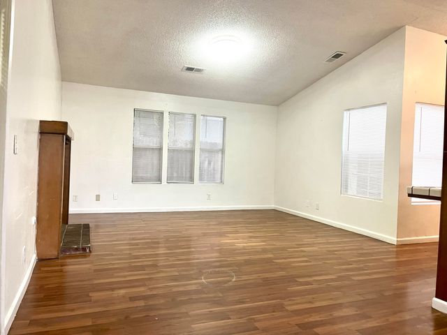 1441 E Sunnyview Avenue, Visalia, CA 93292