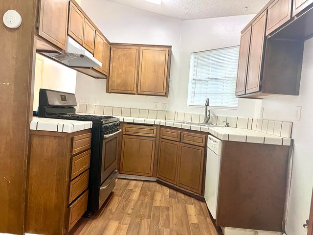 1441 E Sunnyview Avenue, Visalia, CA 93292