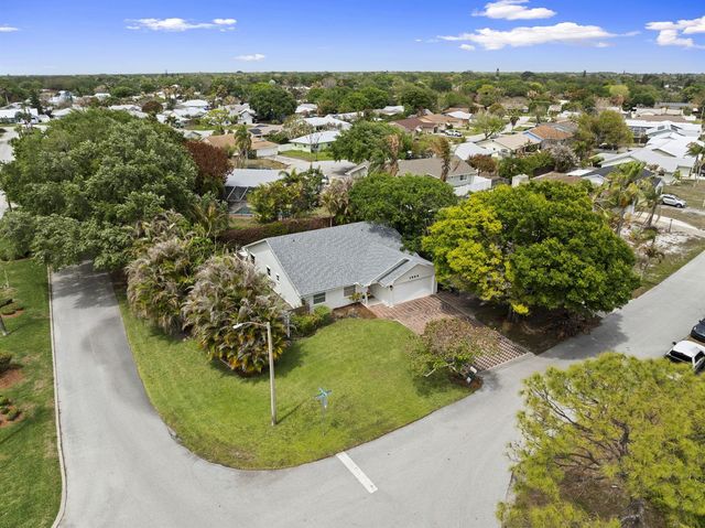 1904 NE Avenida Dracaena, Jensen Beach, FL 34957