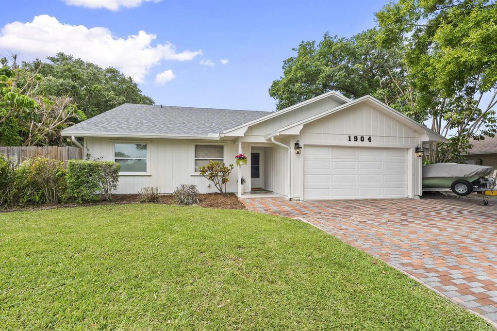 1904 NE Avenida Dracaena, Jensen Beach, FL 34957