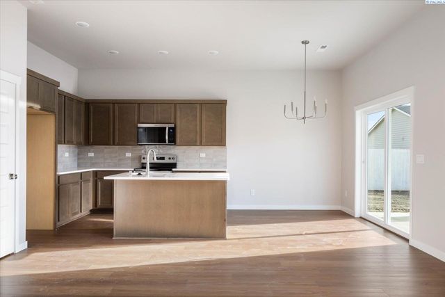 120 E 26th Avenue, Kennewick, WA 99337