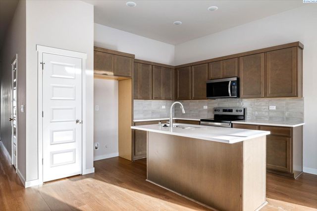 120 E 26th Avenue, Kennewick, WA 99337