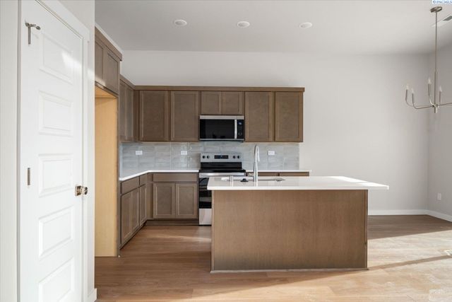 120 E 26th Avenue, Kennewick, WA 99337