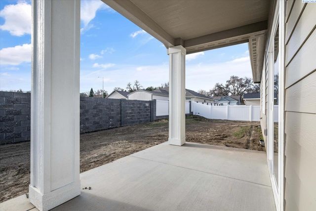 120 E 26th Avenue, Kennewick, WA 99337