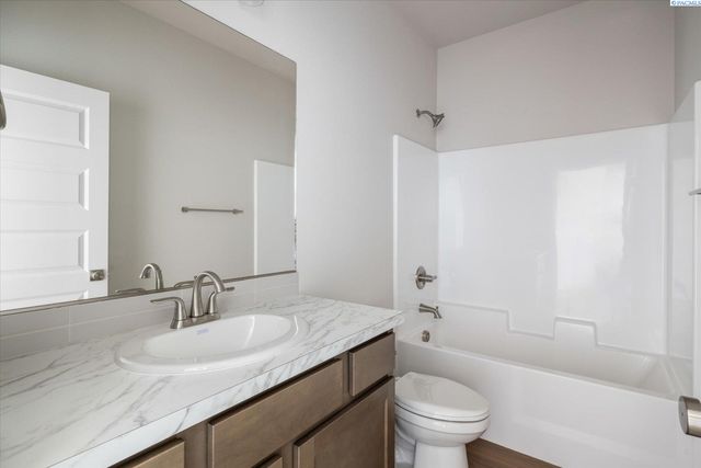 120 E 26th Avenue, Kennewick, WA 99337