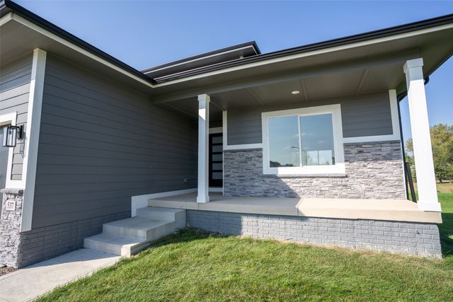 537 SE Walnut Woods Drive, West Des Moines, IA 50265