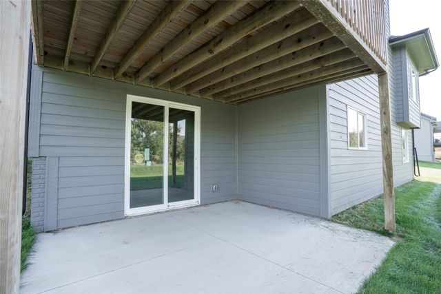 537 SE Walnut Woods Drive, West Des Moines, IA 50265